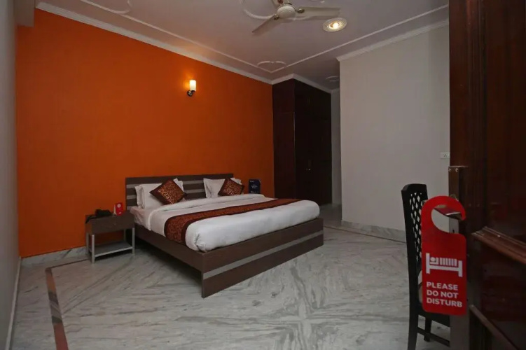 OYO Flagship 9075 Petals Inn