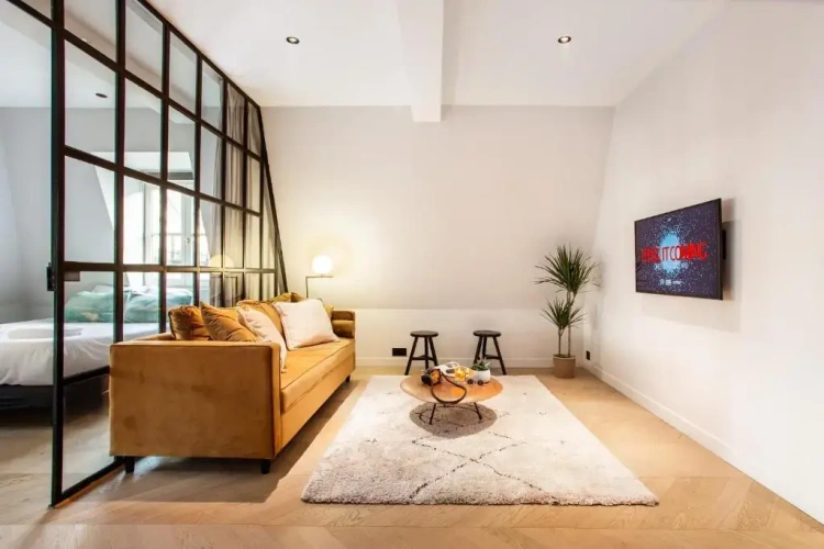 3 Bedrooms Apartment