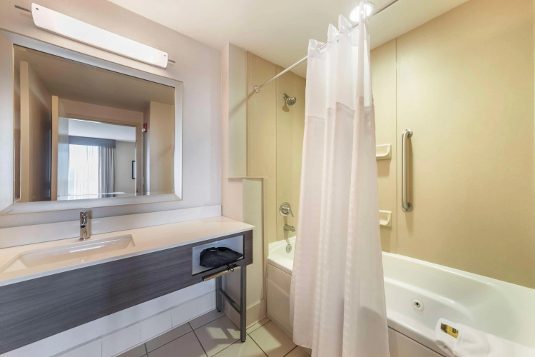 Best Western Plus Kendall Hotel & Suites photo 9