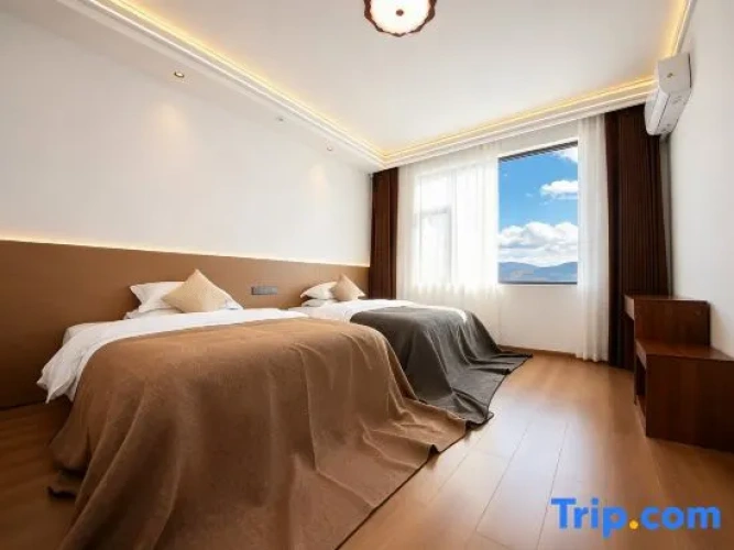 Twin Suite with courtyard view