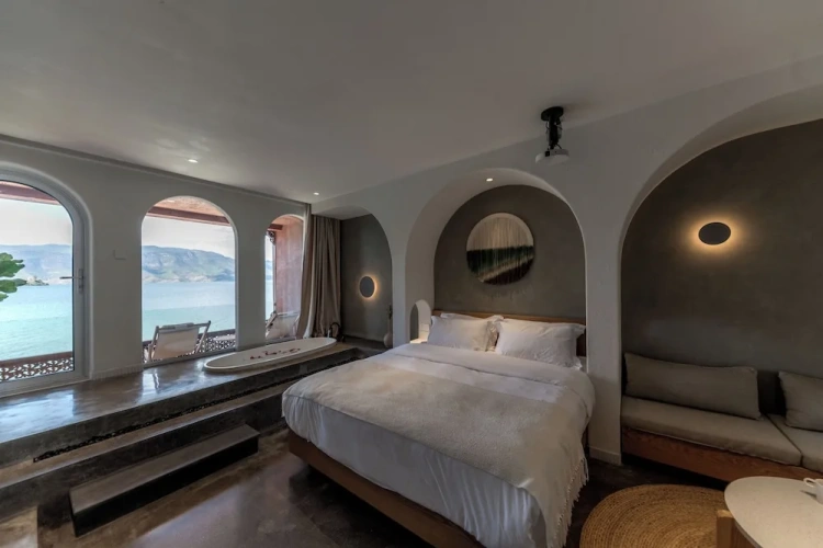 Standard Double room with lake view
