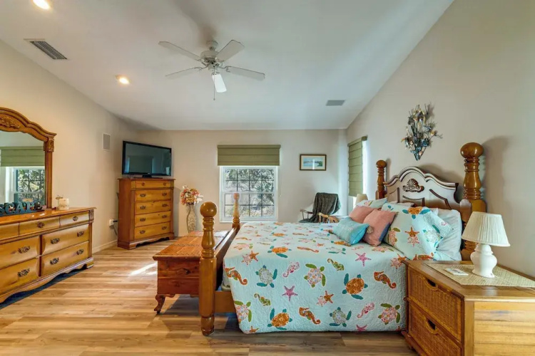 Suntan, Splash & Score: Family Home in Hernando