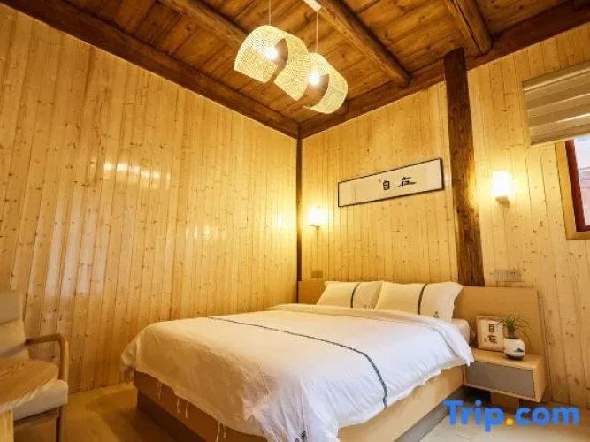 2 Bedrooms Standard Family room