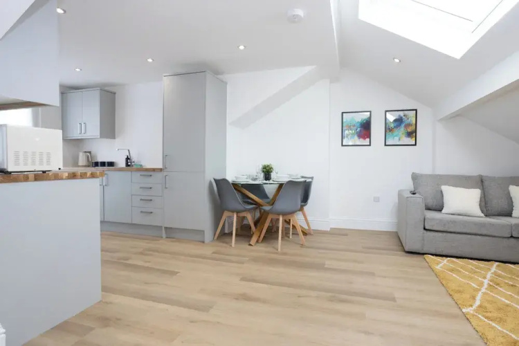 Flat 5 15 Longley Road