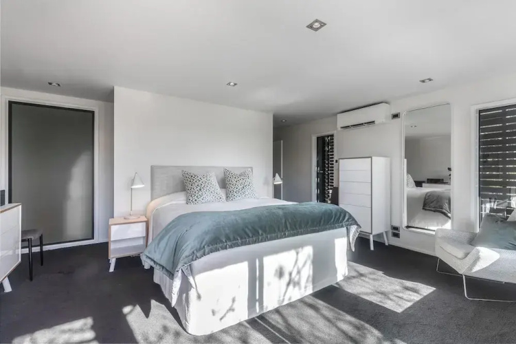 Taonga with panoramic sea views