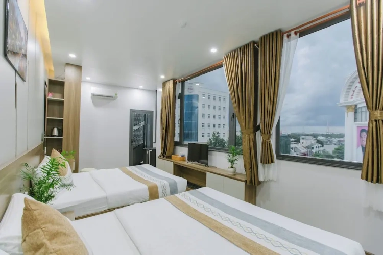 Standard Quadruple room with city view
