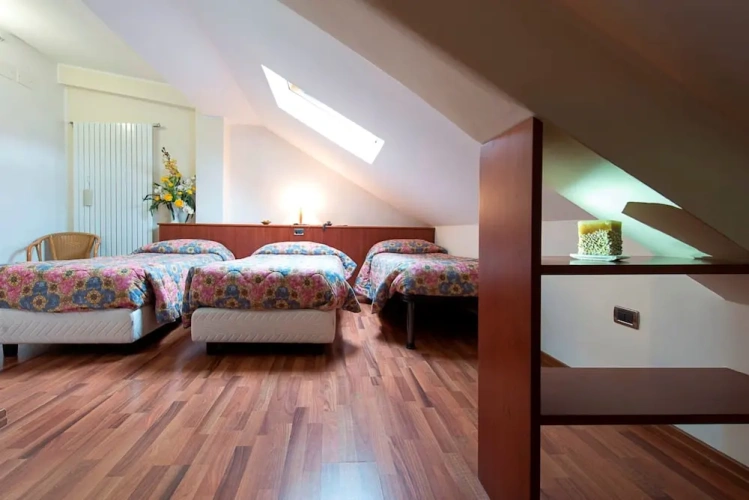 Standard Triple room with balcony