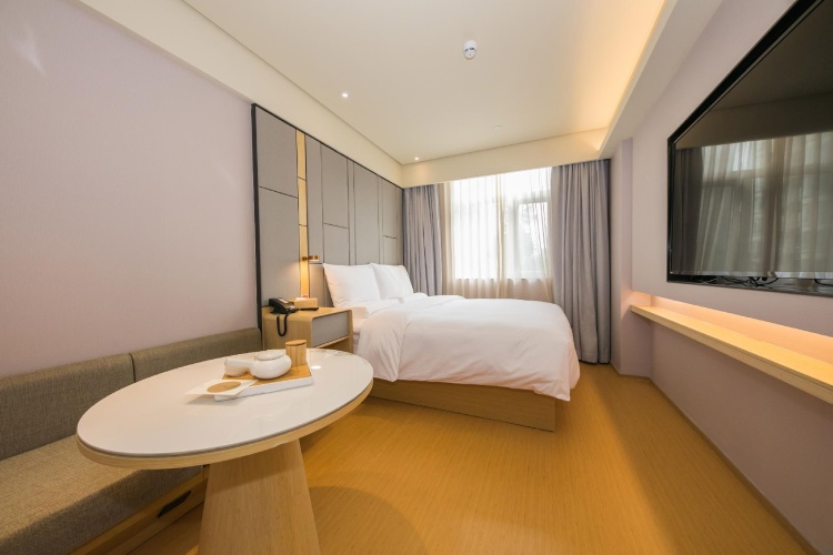 Superior Double room with street view