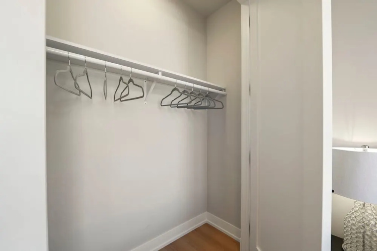 Modern 2BR 2BA Condo in Chicago