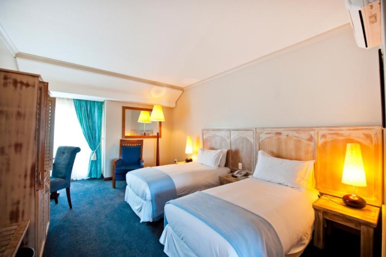 Guest Twin room with lagoon view