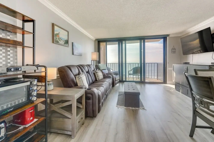 Pool Access: 8th-floor Condo on North Myrtle Beach