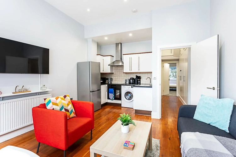 Refurbished St.johns Hill Apartment