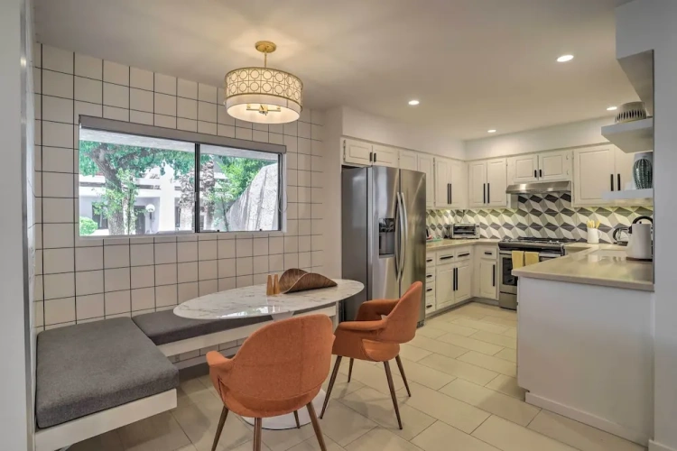 3 Bedrooms Apartment
