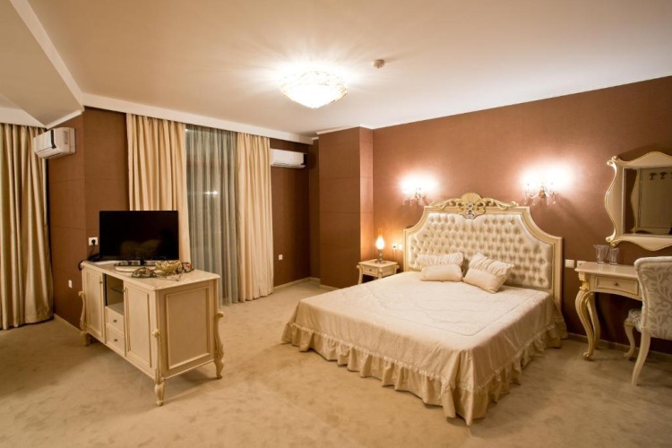 Junior Suite with balcony and with view