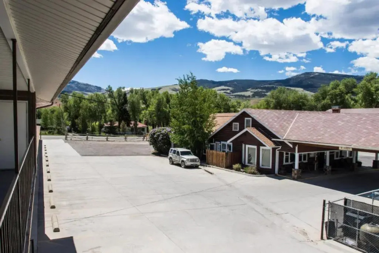 Stagecoach Inn & Suites