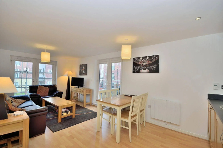 Racecourse Serviced Apartments