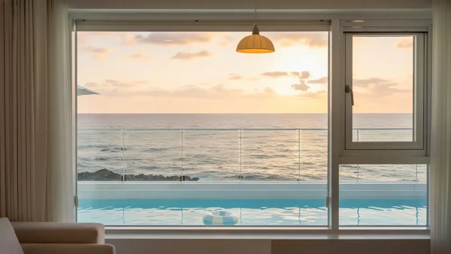 1 Bedroom Standard Family room with ocean view