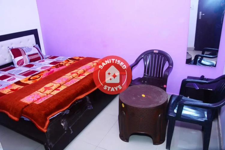 OYO 89044 Raa Inn Room