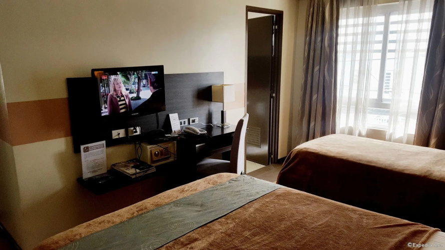 Lorenzzo Suites Hotel