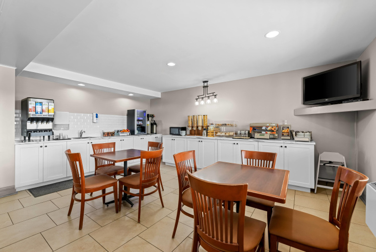 Travelodge Suites By Wyndham Regina / Eastgate Bay photo 14