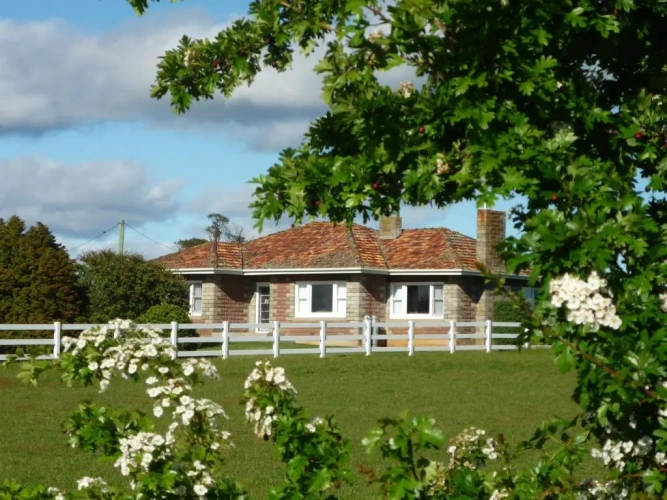 2 Bedrooms Cottage