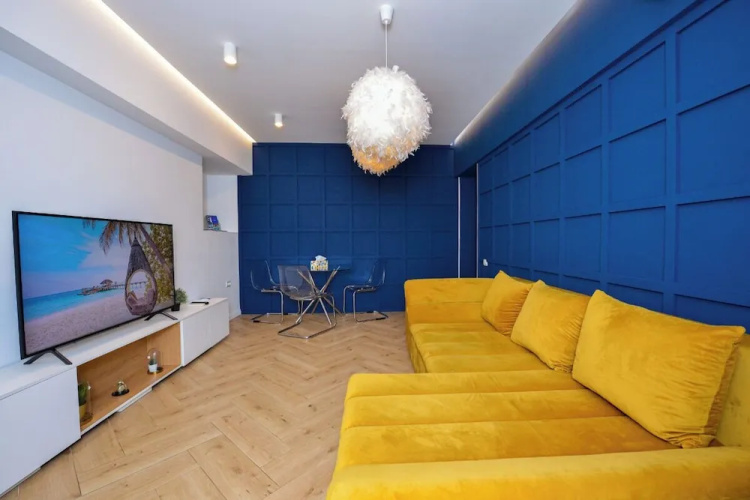 Blue Moon - One Bedroom - Romana Square