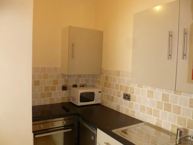 Flat - Sleeps 2 & Parking Available