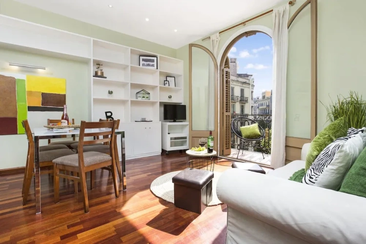 2 Bedrooms Apartment