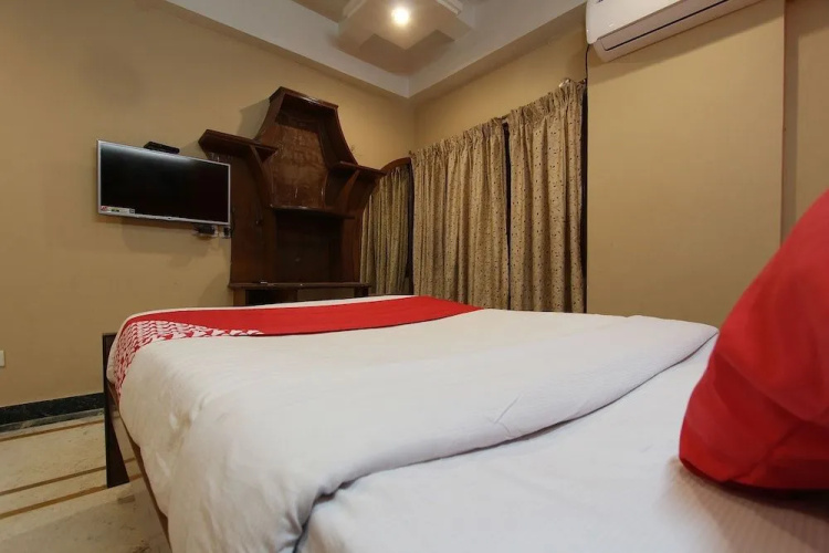 Oyo 35457 Hotel Kubera Palace