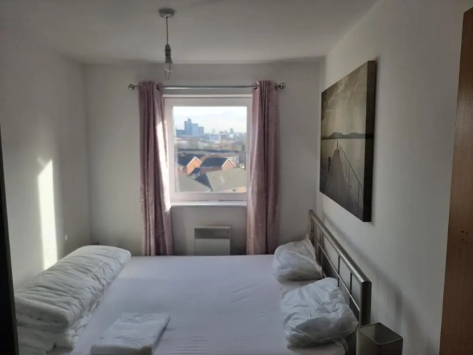 Impeccable 2-bed Apartment in Salford