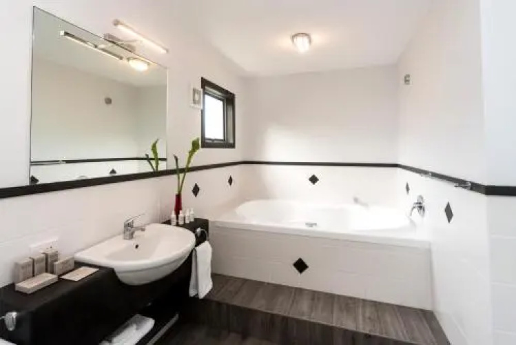 Triton Suites Motel