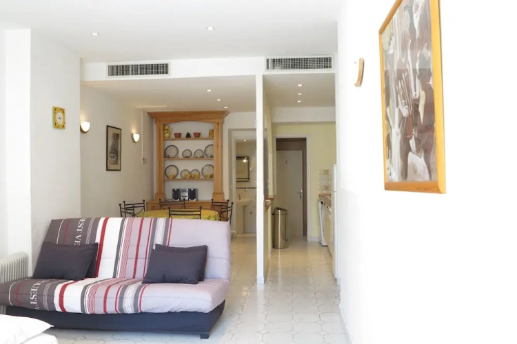 Very Central 1 Bedroom with Balcony