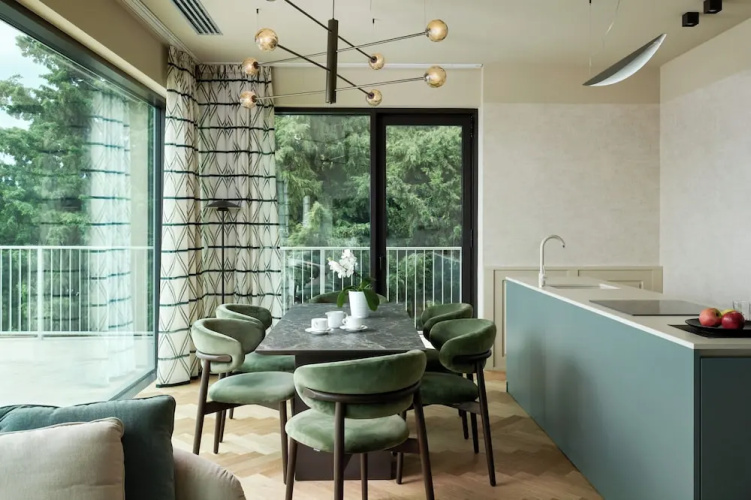 Maximilian Suites