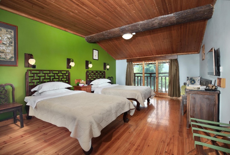 Standard Twin room with river view