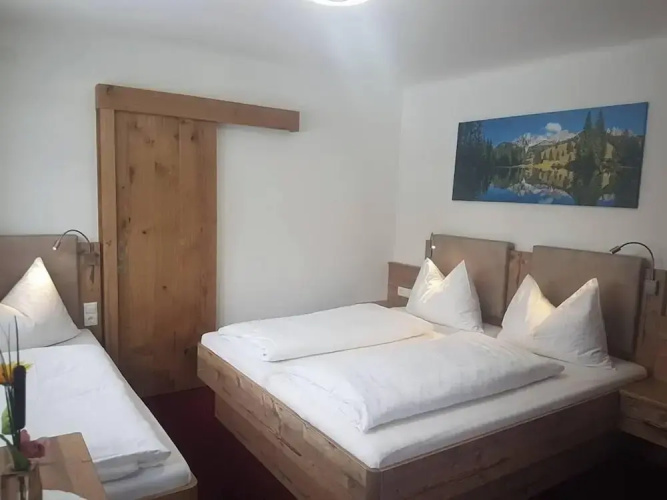 No1 - Flo's Rooms & Breakfast