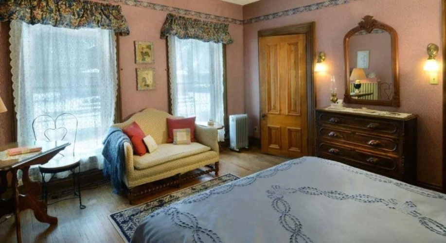 The Candlelight Inn