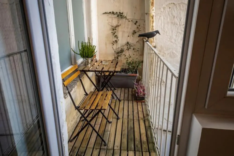 Super Central Studio Apartment - With Balcony