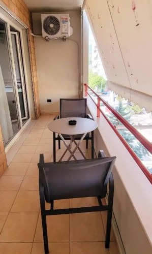 Green Studio Apartment