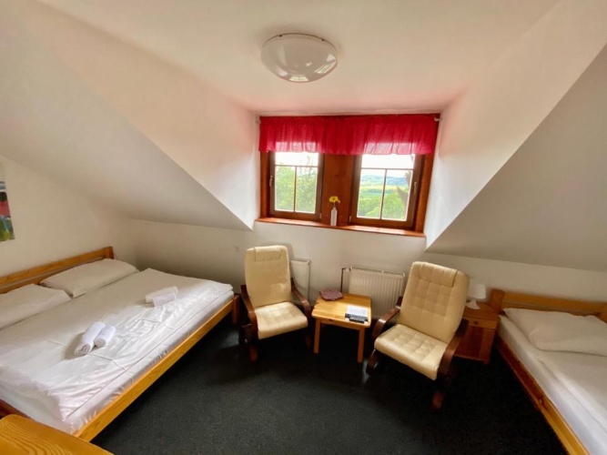 Standard Triple room