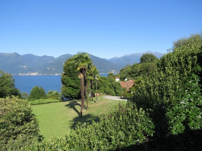 1 Bedroom Apartment with lake view
