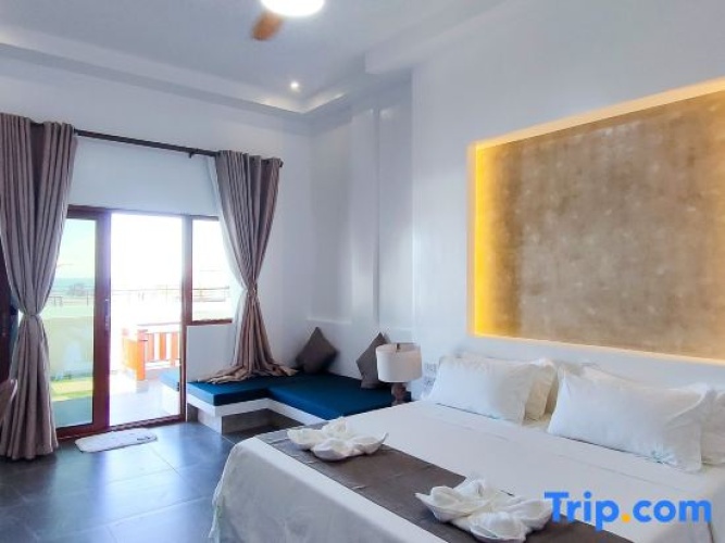 Standard Triple room with sea view