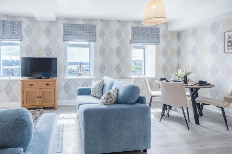 2 Bedrooms Apartment