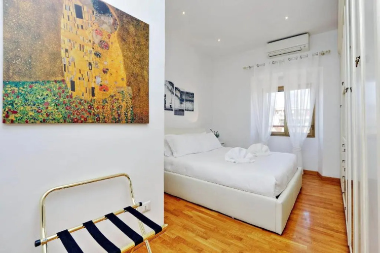 Cozy Leone - My Extra Home