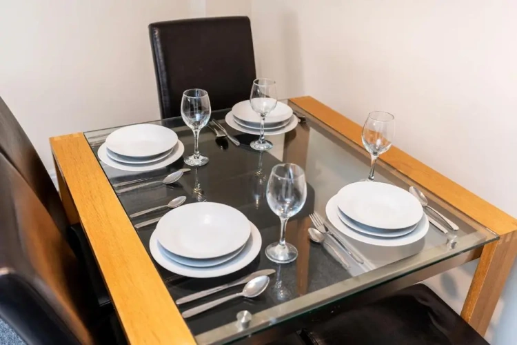 3 Bedrooms Apartment