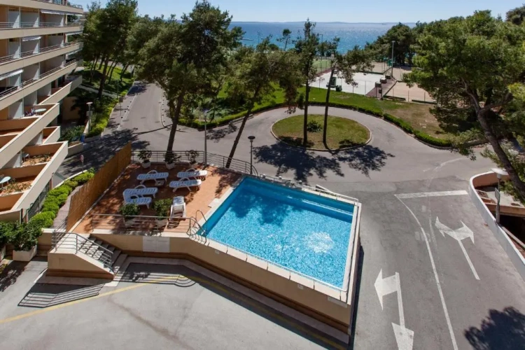 1 Bedroom Apartment with balcony and with sea view