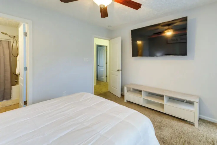 Havelock Home: Private Yard, 2 Mi to Cherry Point!