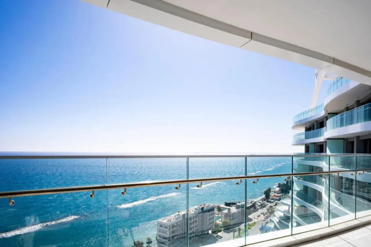 Phaedrus Living Del Mar Suite 311