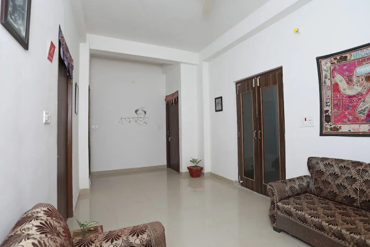 OYO 10132 Hotel Regal Inn