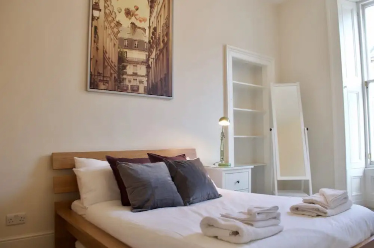 2 Bedroom Flat Near City Centre