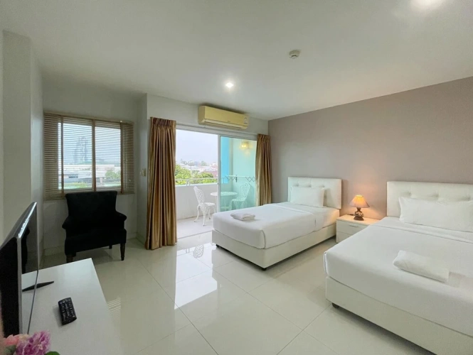 Standard Twin room with balcony